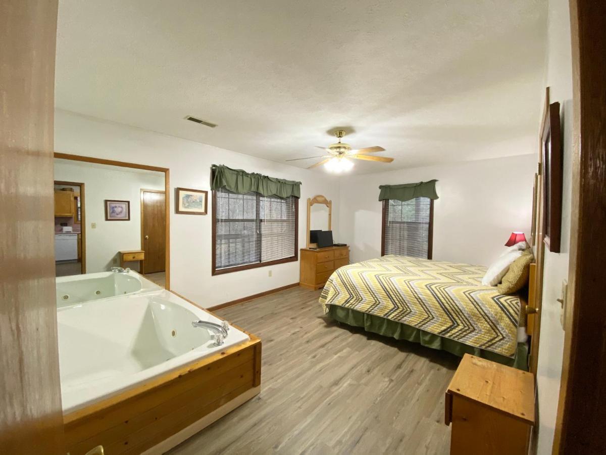 Secluded Romance Βίλα Gatlinburg Εξωτερικό φωτογραφία